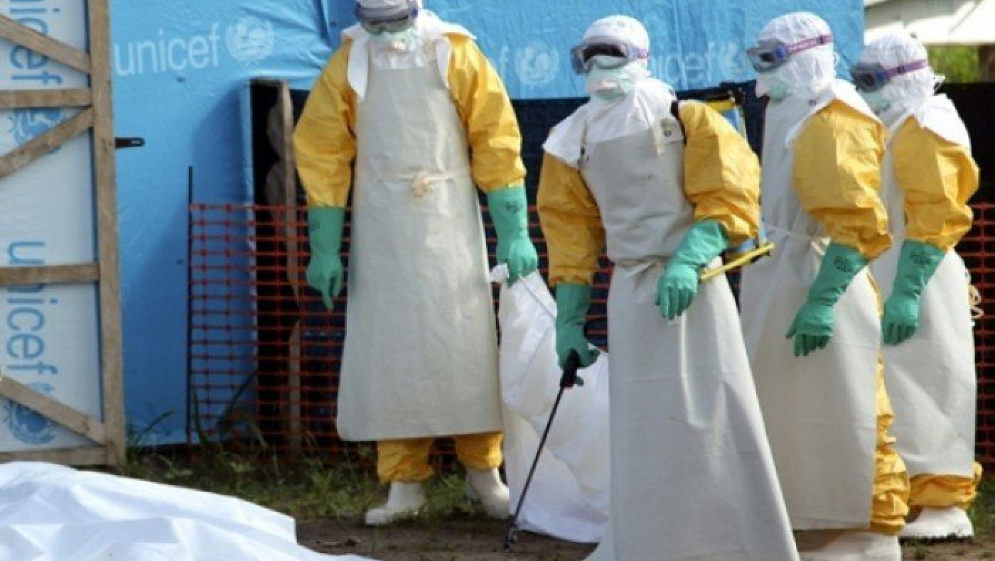 Πόσα τα κρούσματα, οι θάνατοι και ποιες χώρες που έχουν πληγεί από τον ιό Έμπολα