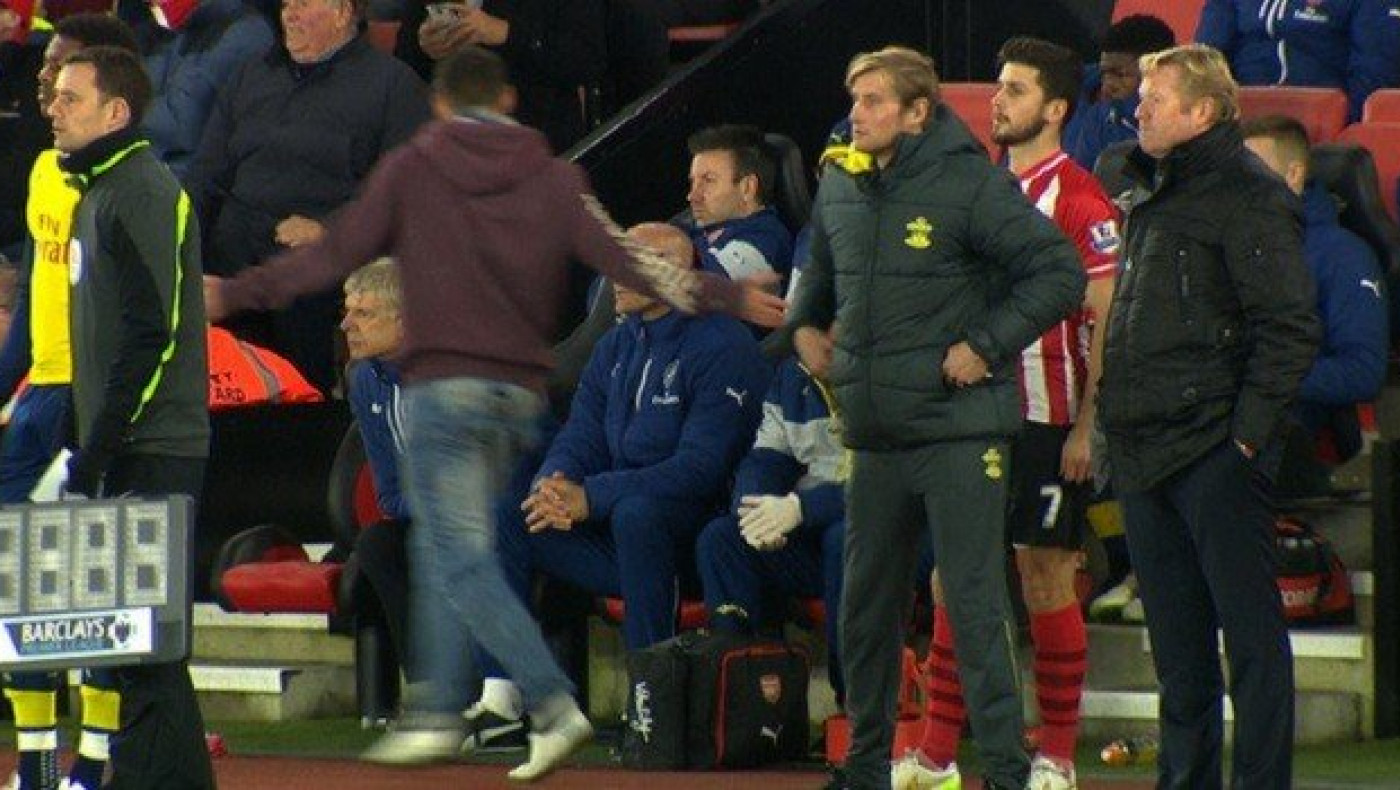 Εισβολή και κατσάδα στον Βενγκέρ (VIDEO)