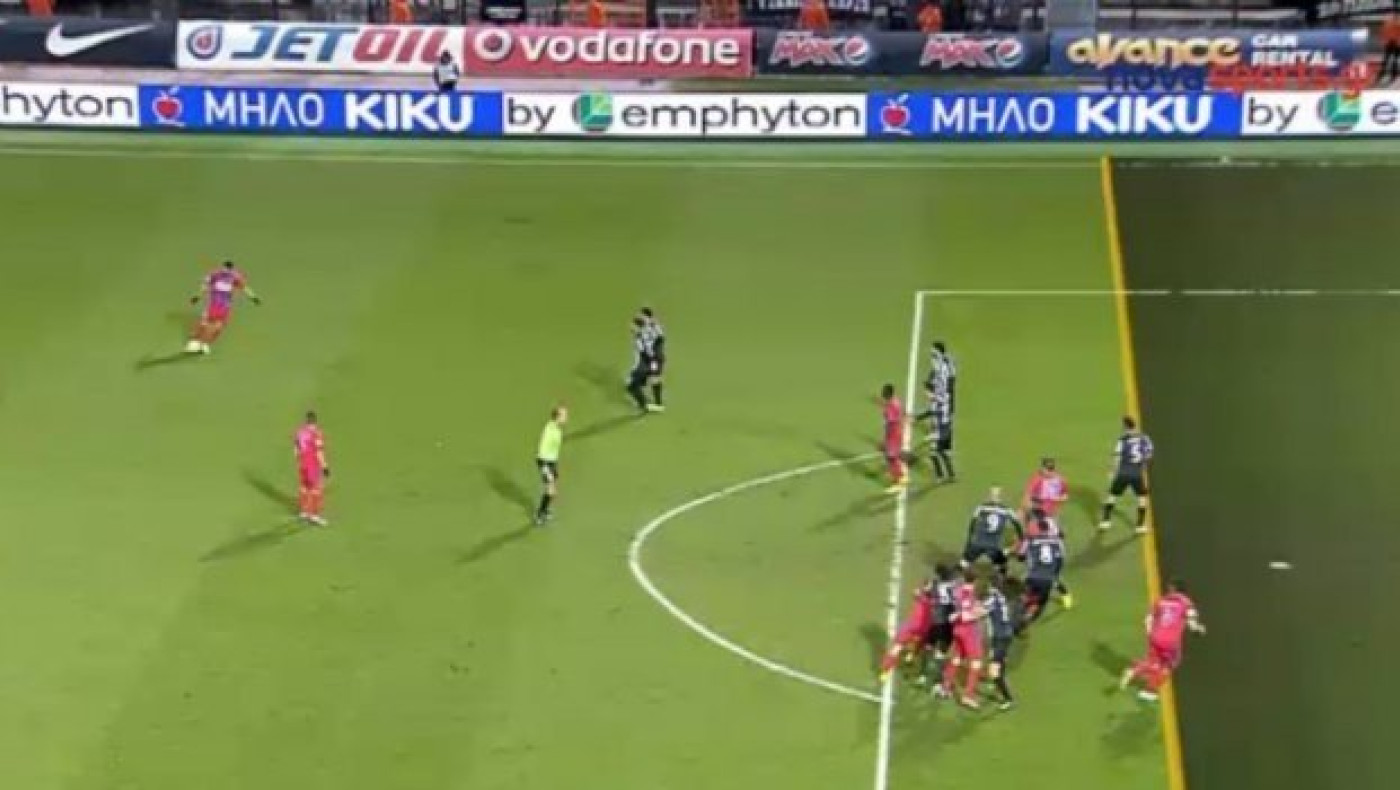 Προσπάθεια να εξηγήσει τη... γραμμή του οφσάιντ στην Τούμπα!