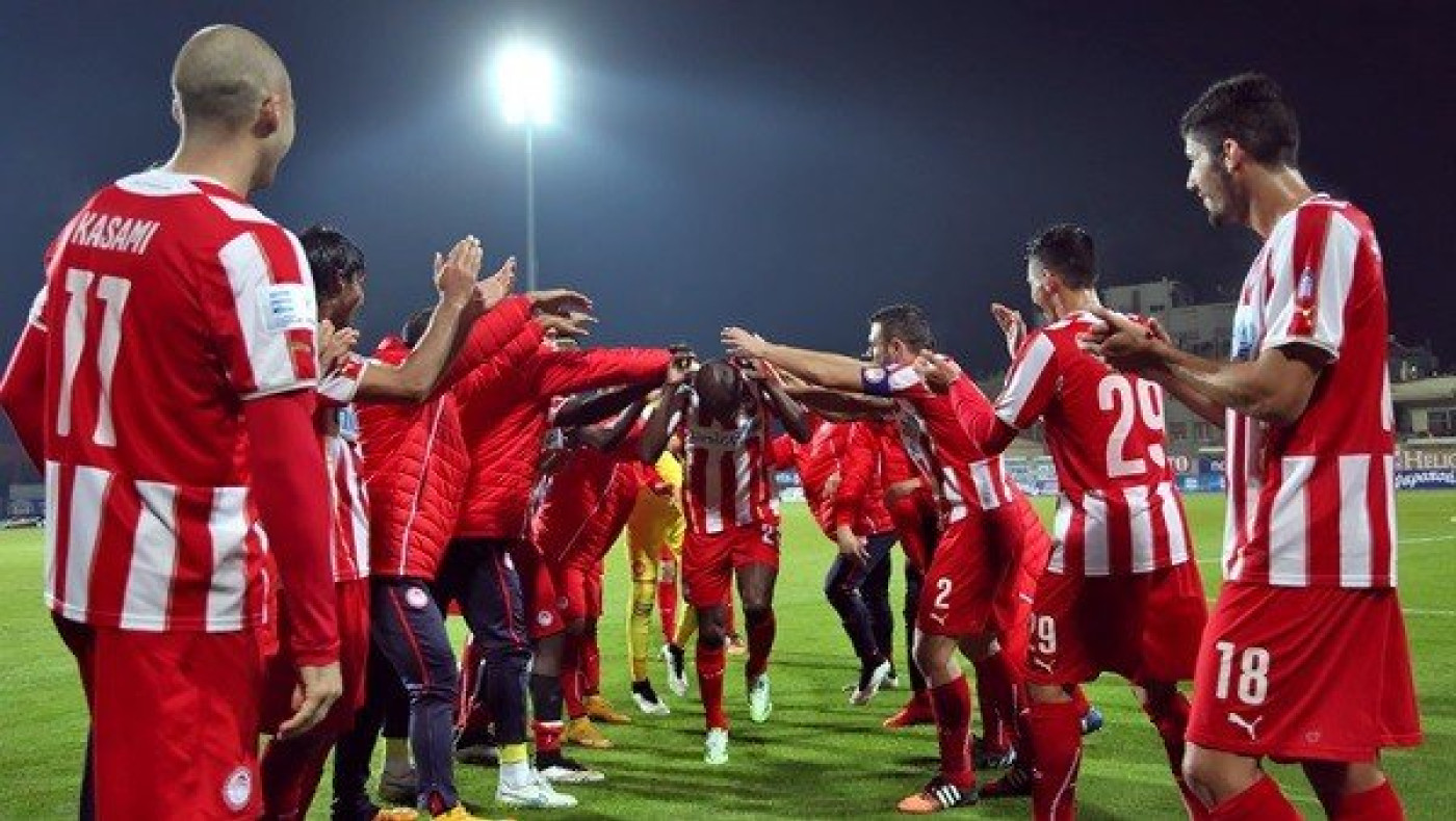 Παράσταση Μπενίτες, υπόκλιση σε Αμπιντάλ