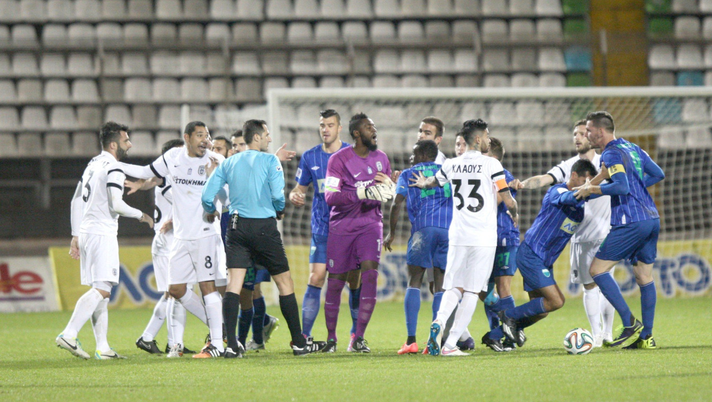 Παππάς με ερυθρόλευκα ράσα, πρωταγωνιστής σε…όργια!!!