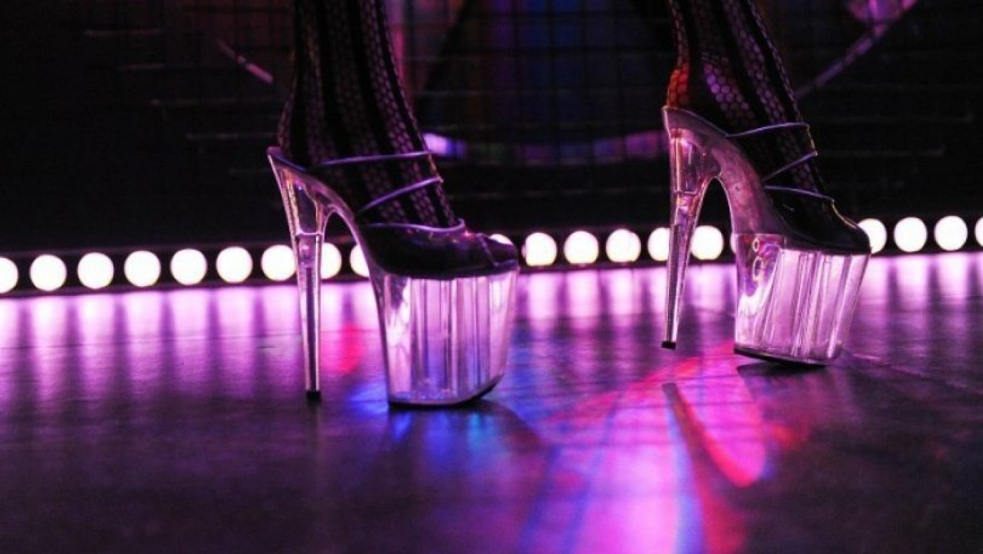 Καθηγητής πανεπιστημίου ξόδεψε 165.000 ευρώ επιχορηγήσεων σε στρίπερς