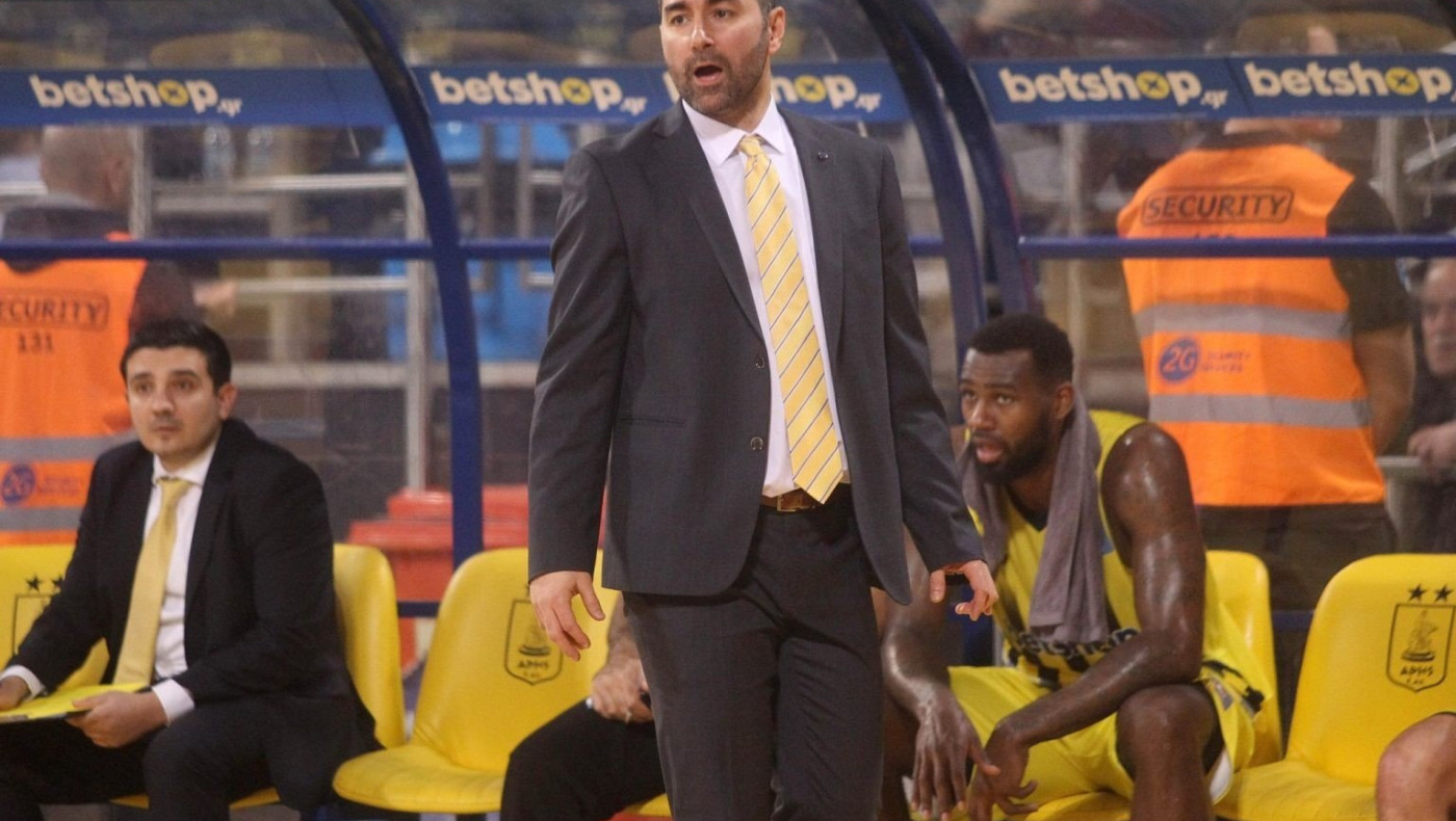 Καμπερίδης:  «Να δείξουμε το ίδιο πρόσωπο και εκτός έδρας»