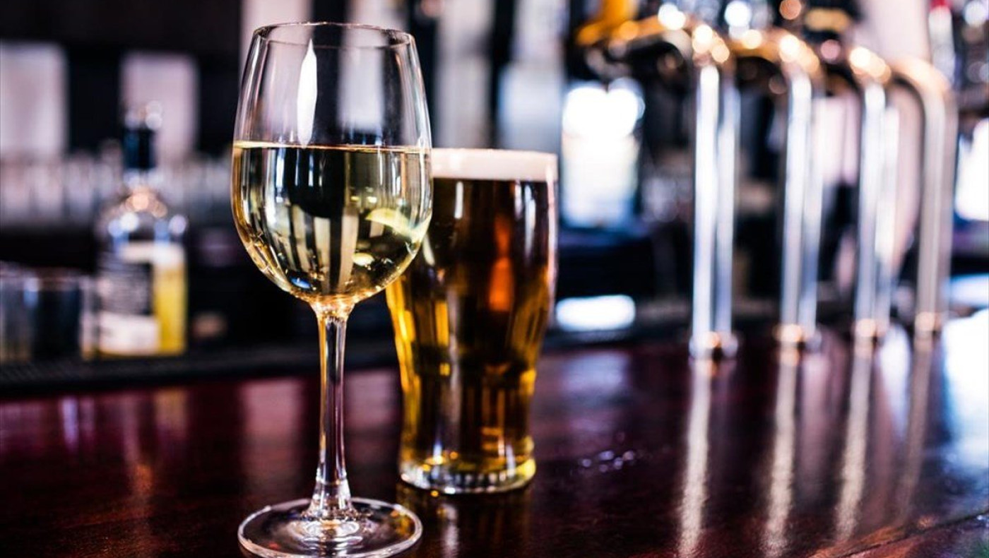 Μετά το τσιγάρο «στόχος» το αλκοόλ - Ποια μέτρα έρχονται