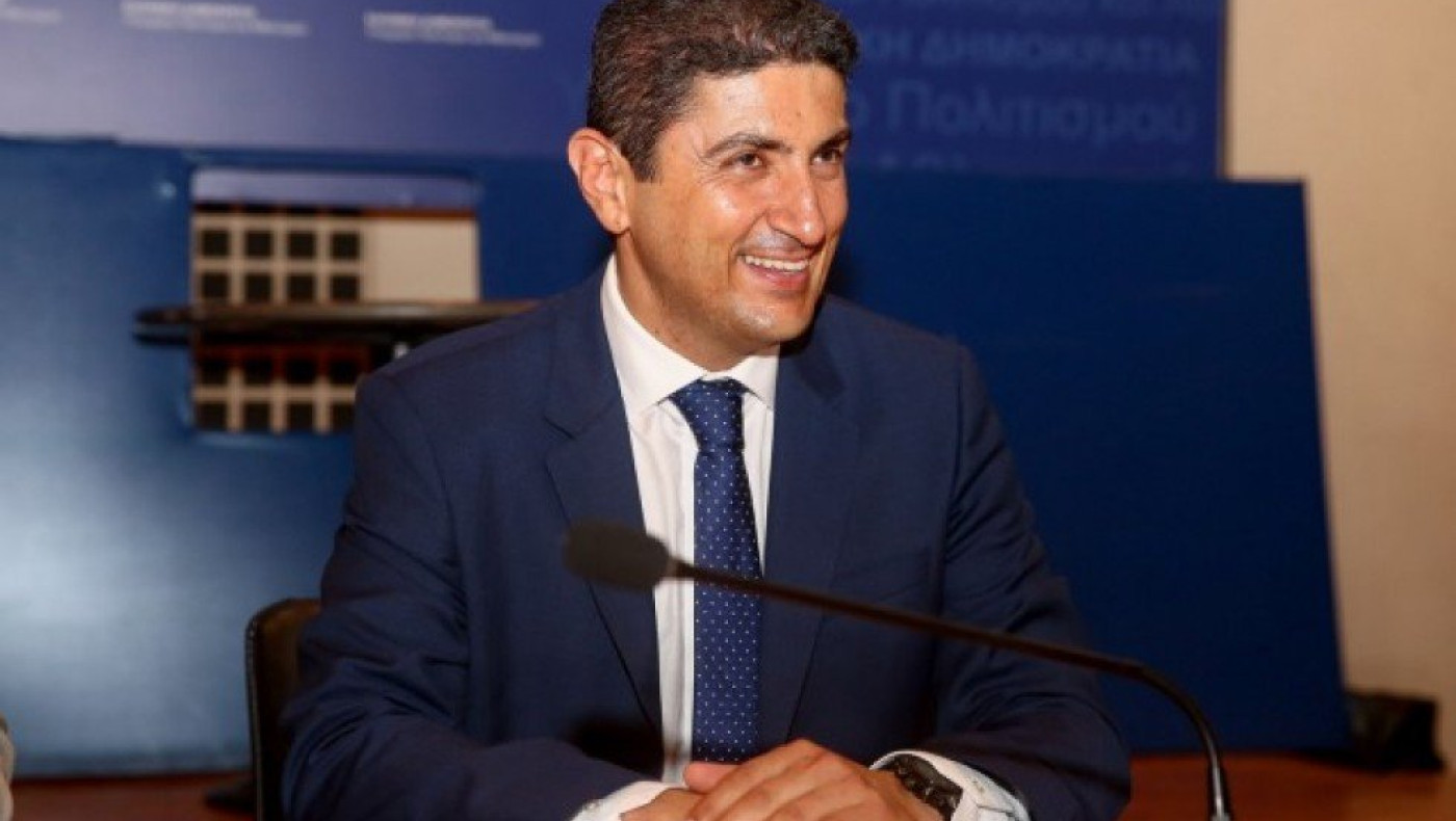 Εκτός τόπου και χρόνου ο Αυγενάκης αποθεώνει την τροπολογία