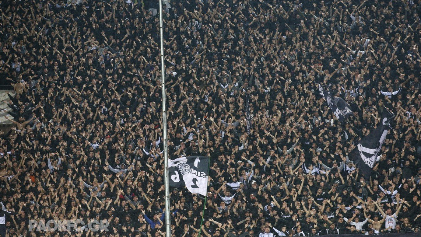 Οπαδοί ΠΑΟΚ σε παίκτες: «Γίνετε οικογένεια, παίξτε σαν ΠΑΟΚ»