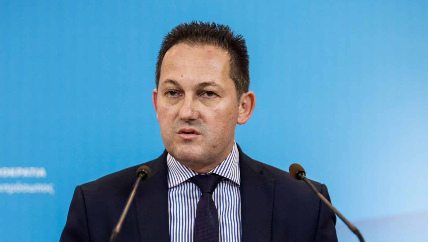 Πέτσας: «Η απαγόρευση συναθροίσεων άνω των 10 ατόμων ισχύει και στα σπίτια»