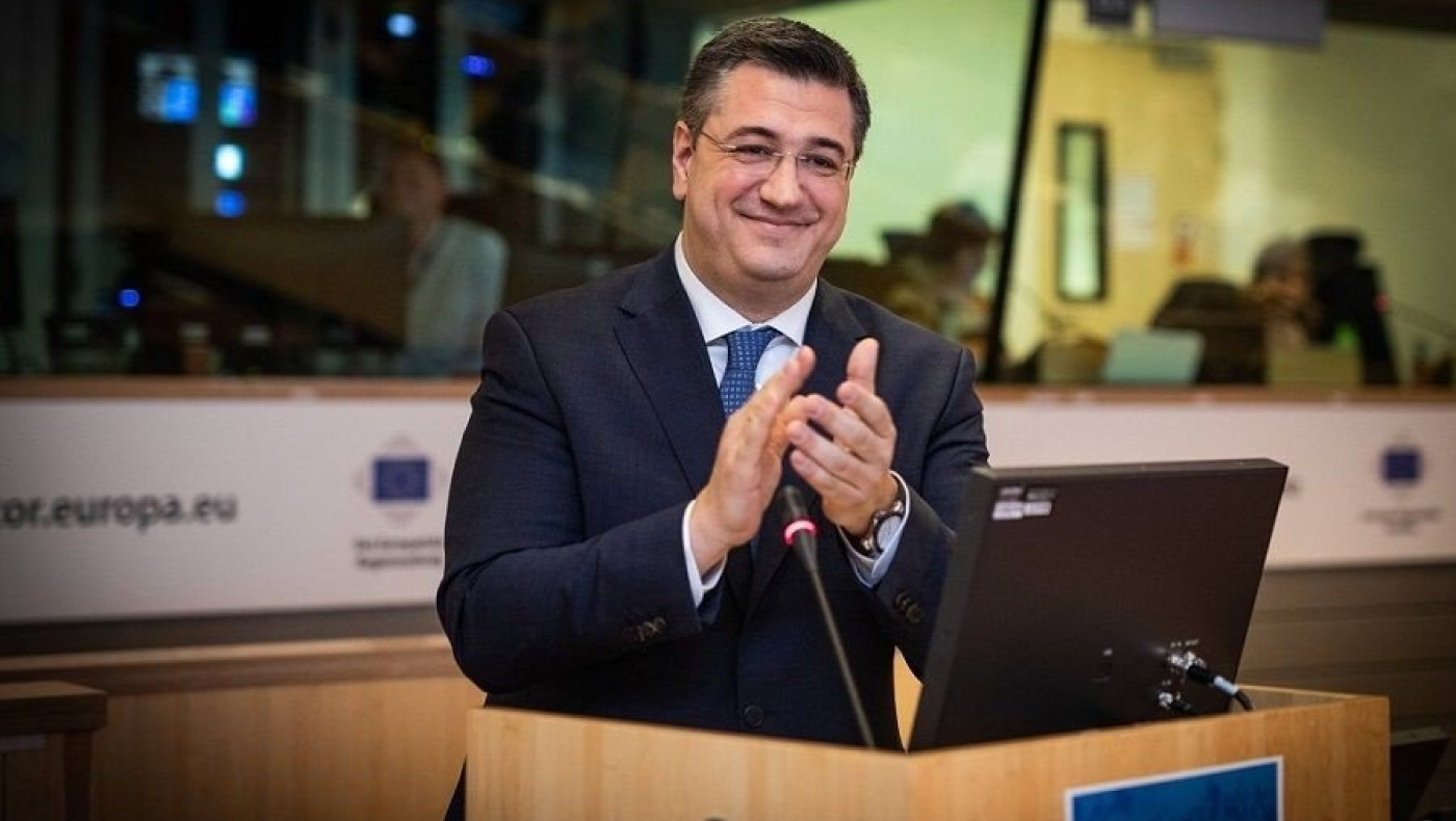 To σποτ του Τζιτζικώστα για την προεδρία της Επιτροπής Περιφερειών