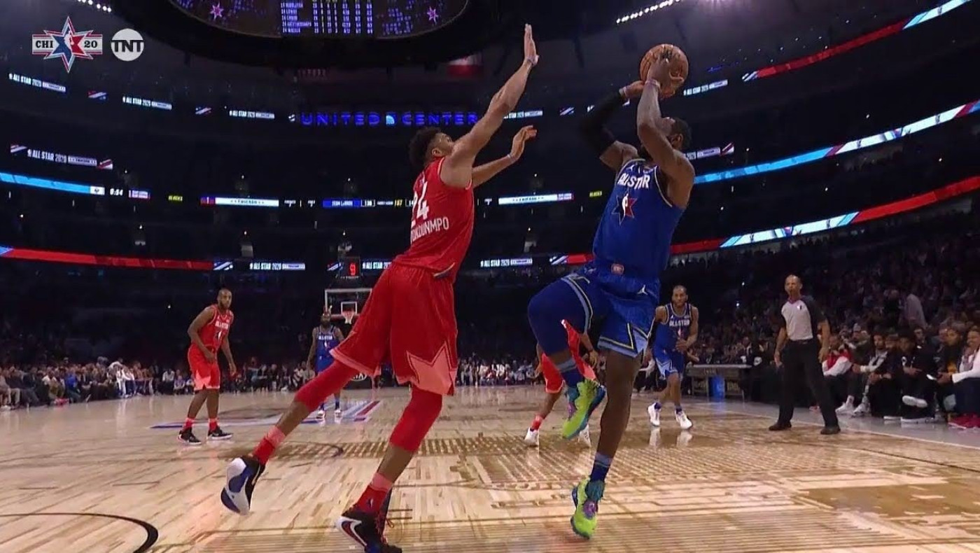 Η μεγαλοπρεπέστατη τάπα του Γιάννη στον Λεμπρόν