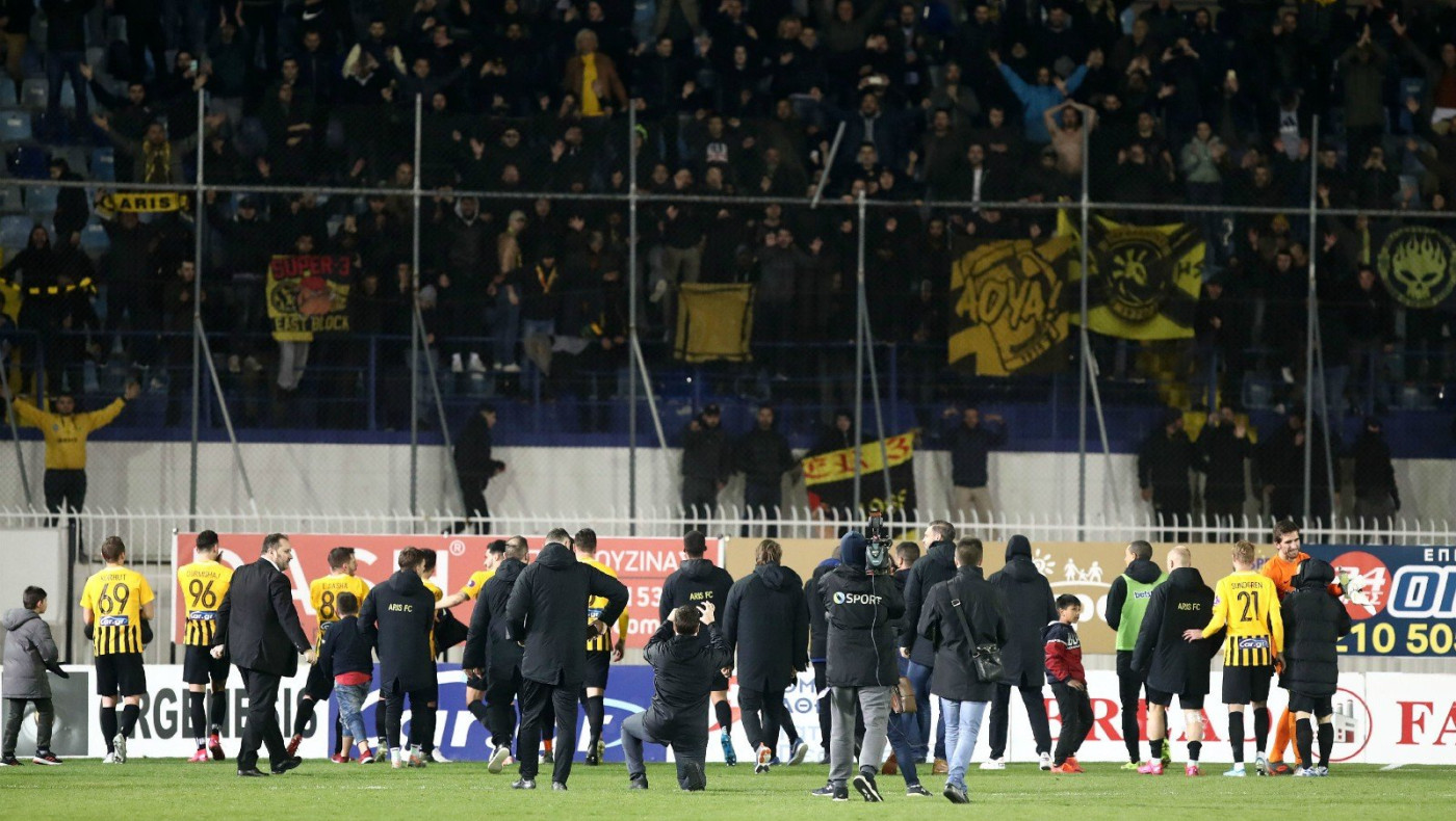 Οι πανηγυρισμοί παικτών και κόσμου μετά την πρόκριση του Άρη