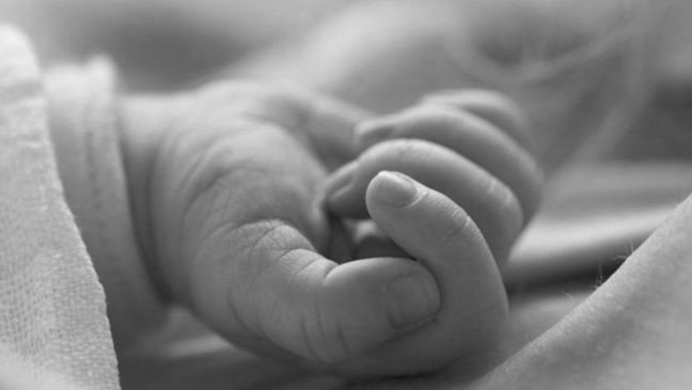 Νεκρό μωρό σε παραλία στην Πάτρα, ομολόγησε η μητέρα του