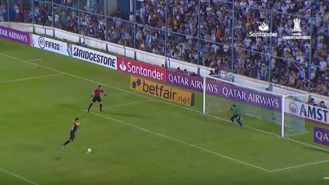 Η πιο παράλογη εκτέλεση πέναλτι!