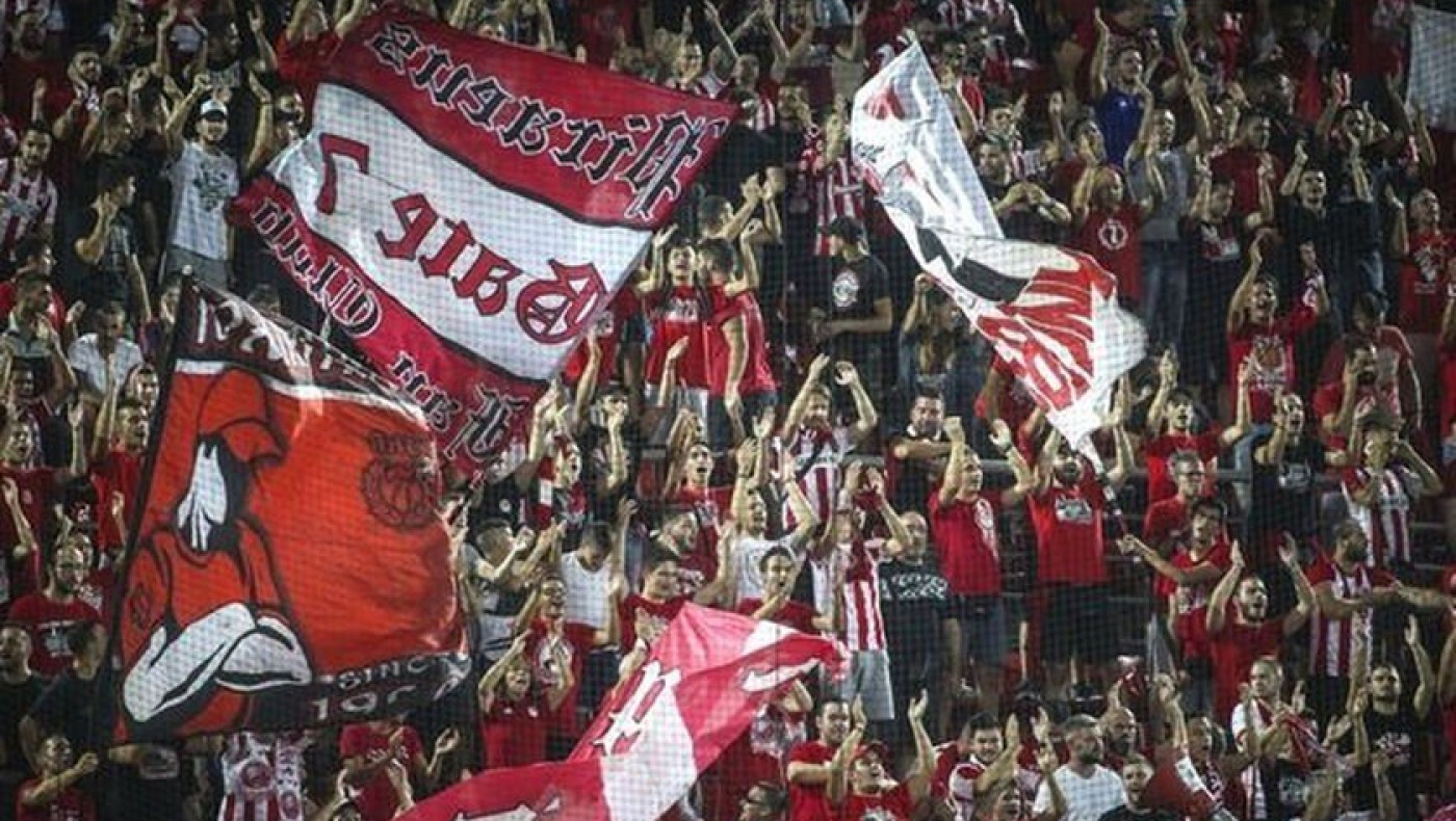 Πανό - μήνυμα της Θύρας 7 «πέταξε» με drone στην Τρίπολη