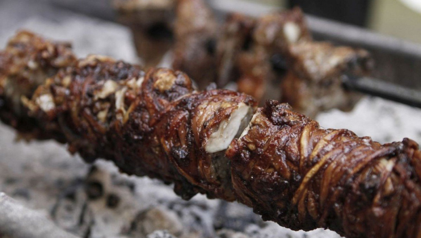 Και επίσημα ελληνικό το κοκορέτσι: «Βράζουν» οι Τούρκοι