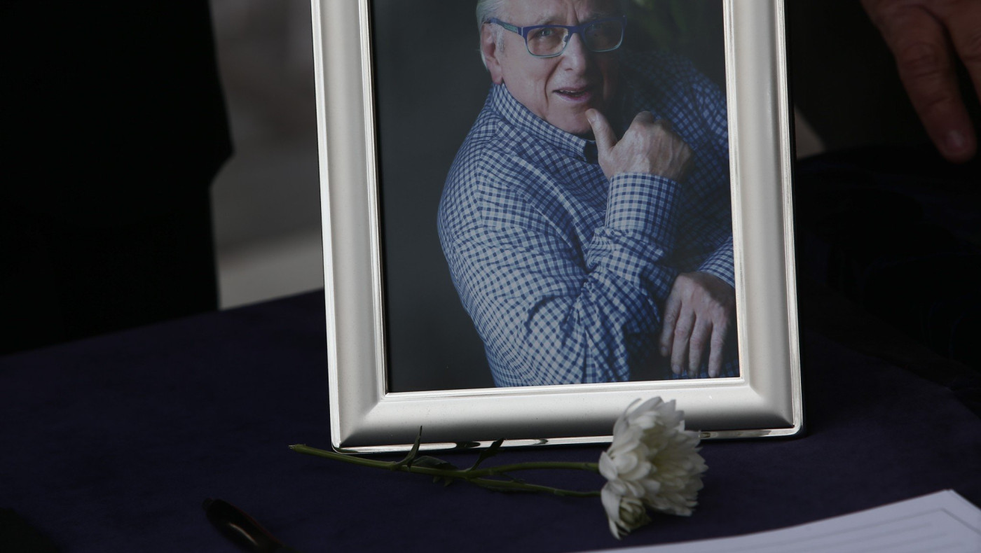 Ράγισαν καρδιές στο «ύστατο χαίρε» στον Κώστα Βουτσά