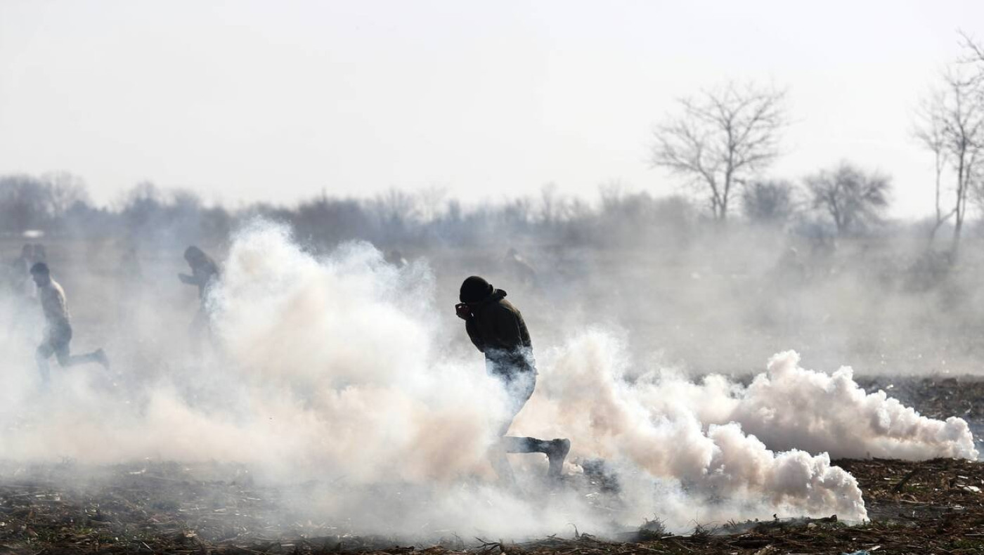 Τουρκικό όχημα επιχειρεί να ρίξει τον φράχτη στον Έβρο!