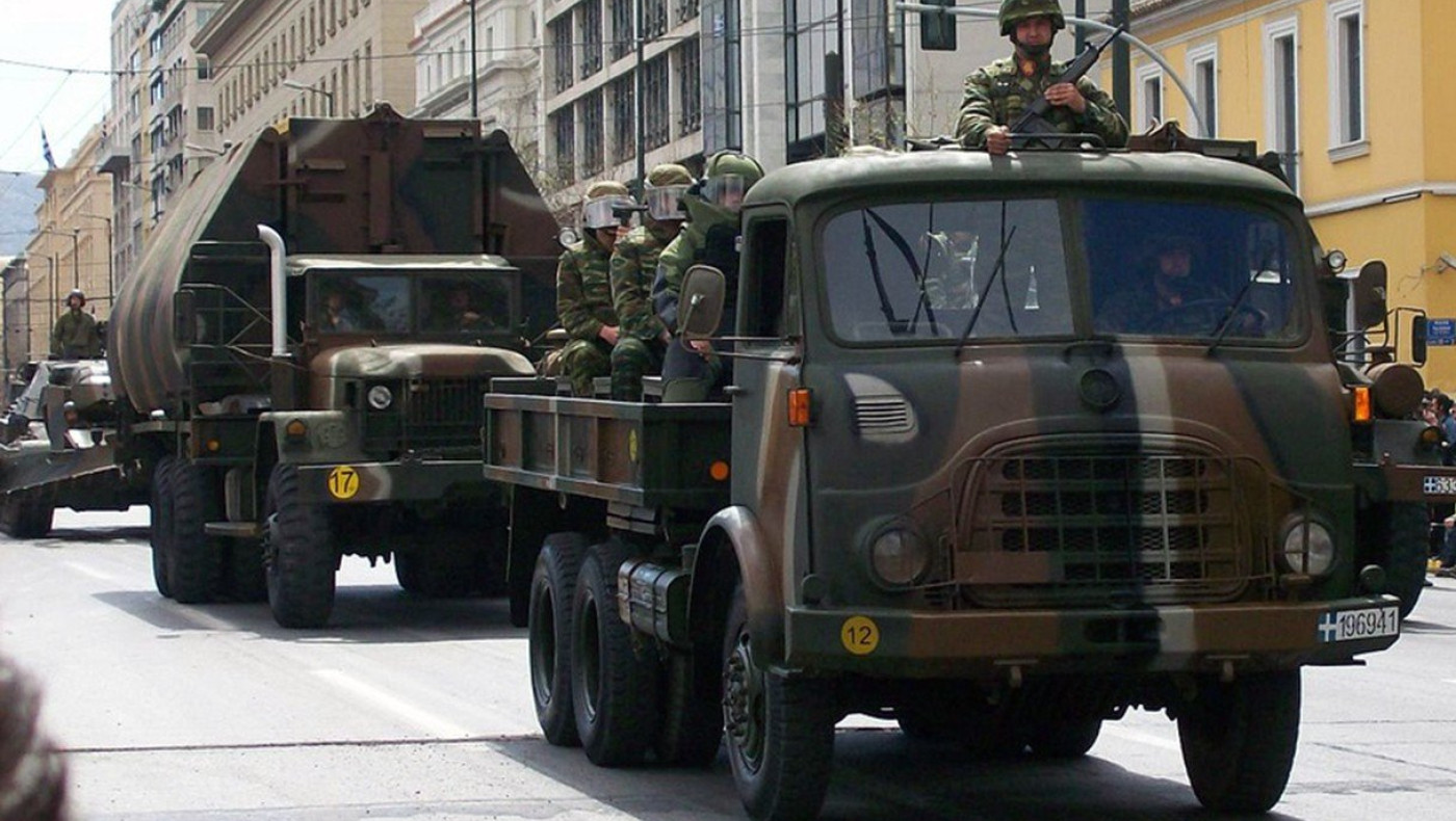 Με χειροκροτήματα και επευφημίες υποδέχθηκαν τον στρατό στην Ορεστιάδα