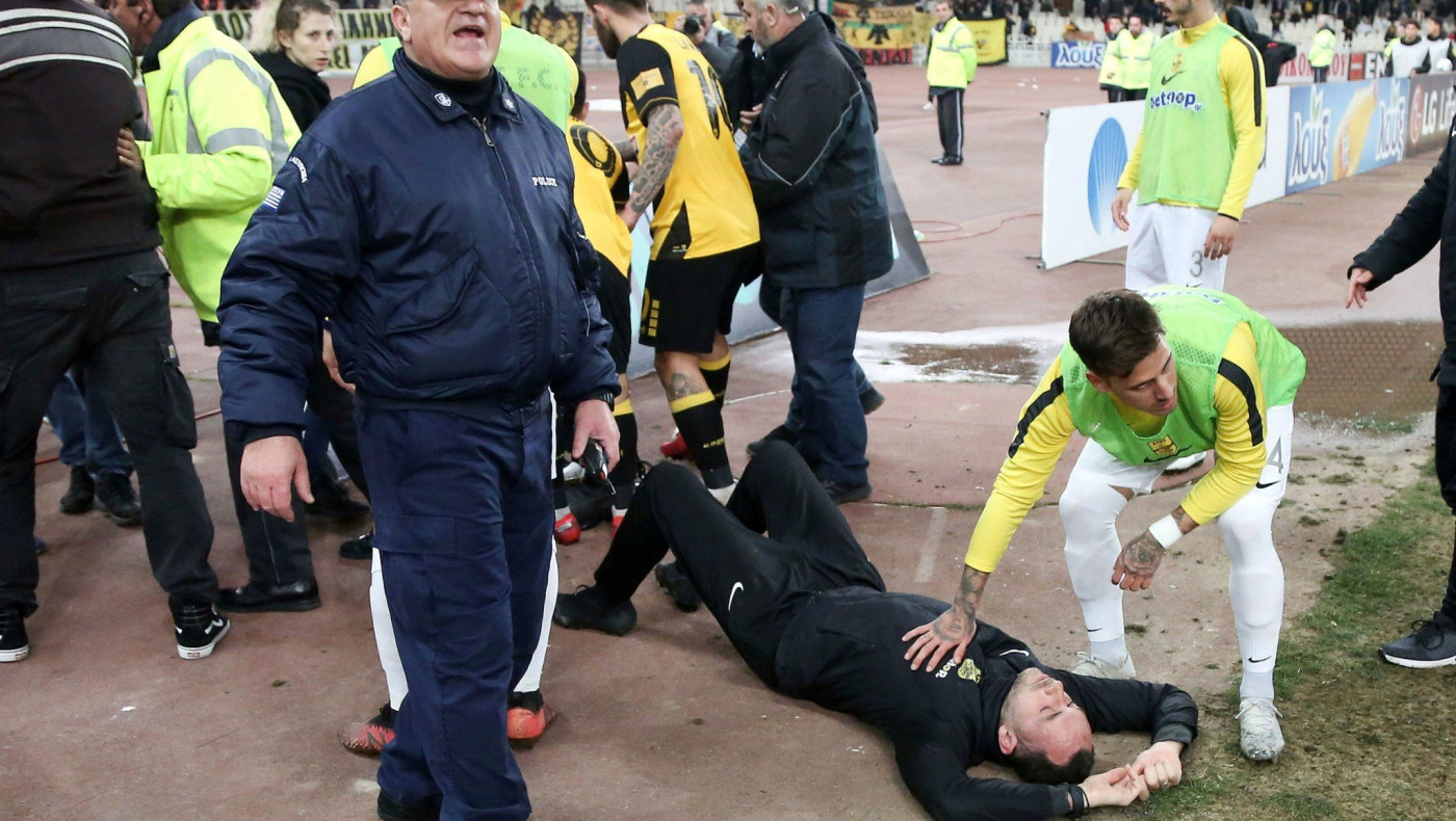 Με κολάρο αποχώρησε από το γήπεδο ο γυμναστής του Άρη