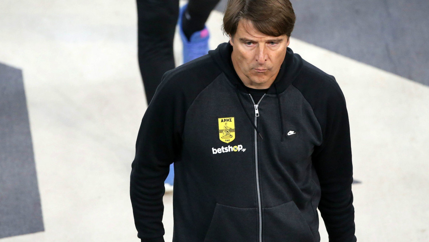 Εκνευρισμός Ένινγκ στη συνέντευξη Τύπου λόγω της επίθεσης σε Βαρδάκη