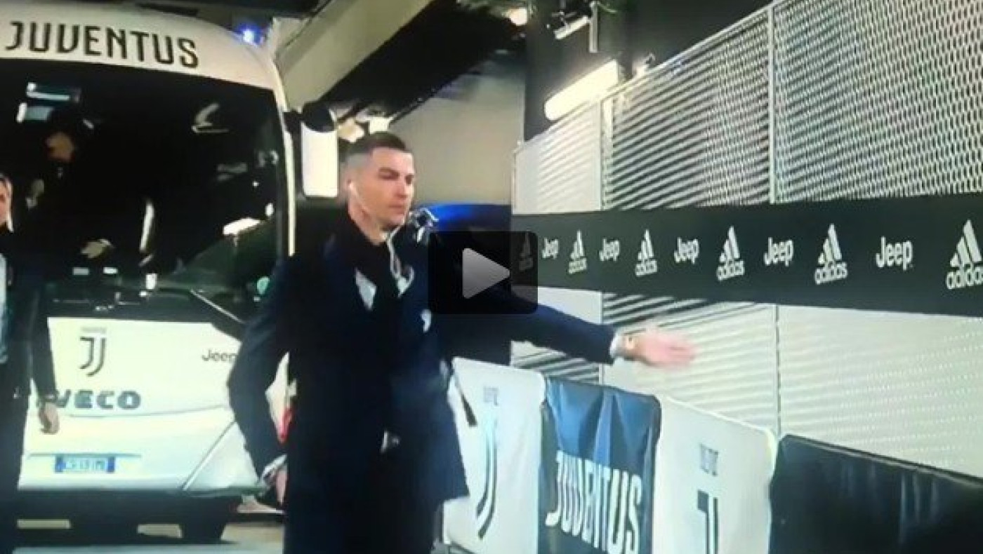 Ο Ρονάλντο χαιρετούσε τον... κόσμο πριν το ντέρμπι