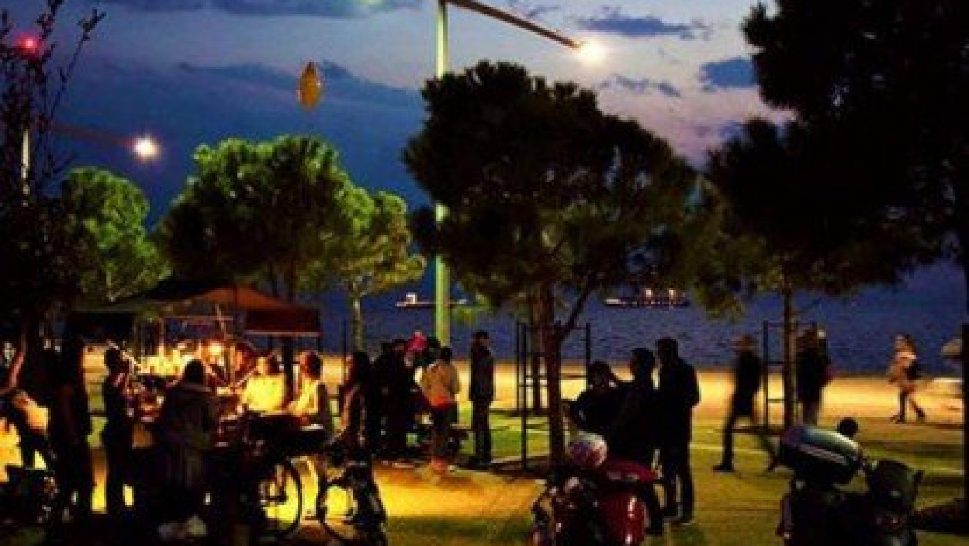 Ουρές για ένα κοκτέιλ από τους Θεσσαλονικείς στη Νέα Παραλία!