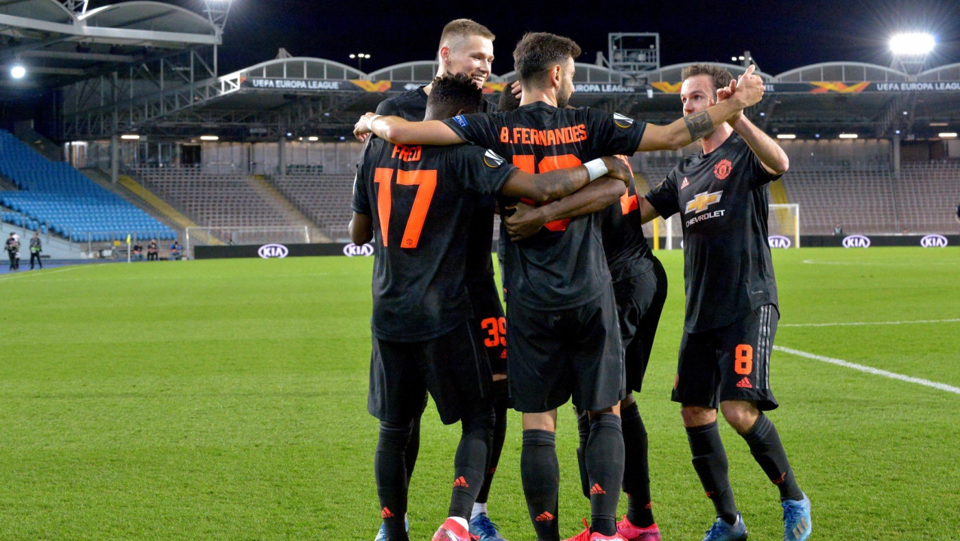 Μεγάλα «διπλά» σε άδειες κερκίδες για Μάντσεστερ και Βασιλεία