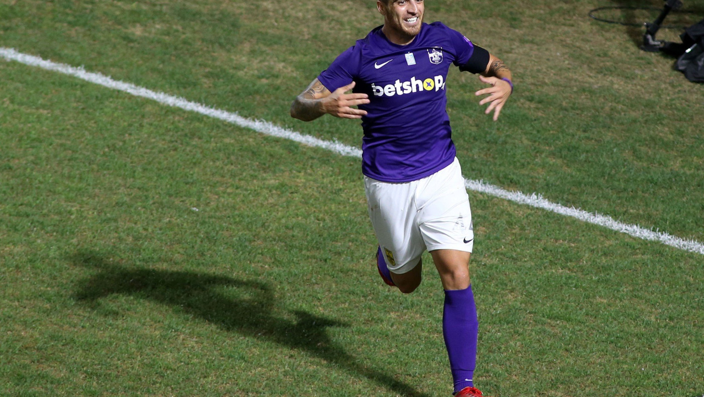 Ενδεκάδα ή… κερκίδα για τον Βέλεθ;