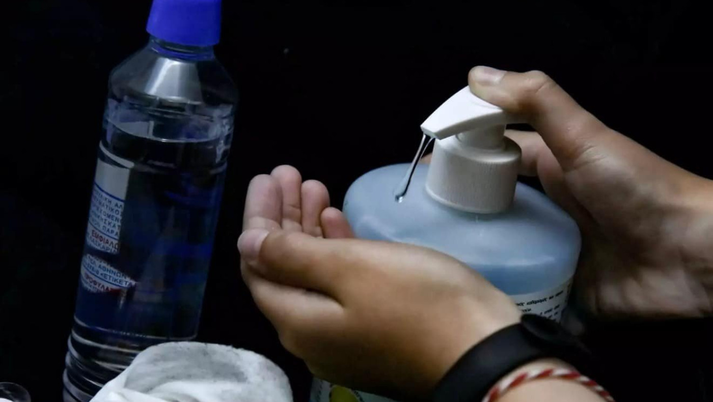 Κορωνοϊός: Μέχρι τρία τεμάχια αντισηπτικά ανά πελάτη