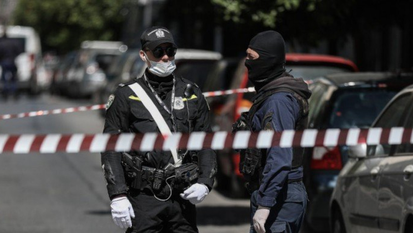 Επιχείρηση Αντιτρομοκρατικής: Βρήκαν τούνελ και αντιαρματικά σε Σεπόλια-Εξάρχεια