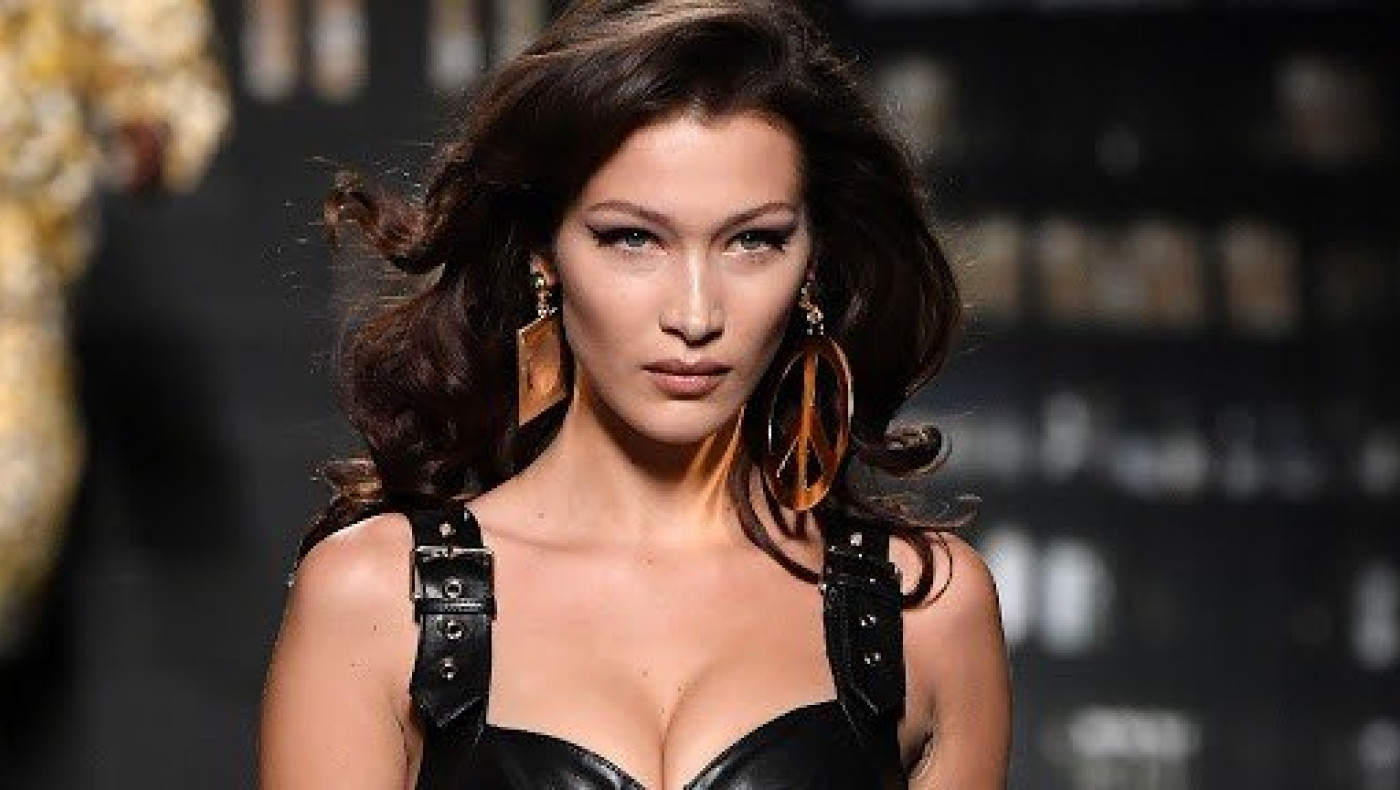 Η Bella Hadid ποζάρει topless και σου ζητάει να μείνεις σπίτι!