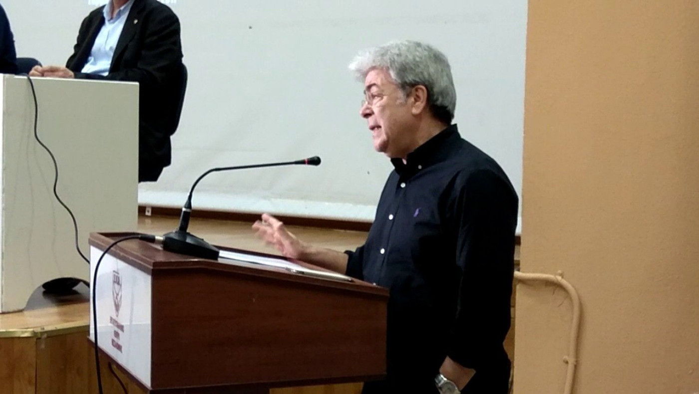 Καζάκος: «Προσλήψεις με αξιοπρεπείς συμβάσεις, να στηριχθεί το εισόδημα»