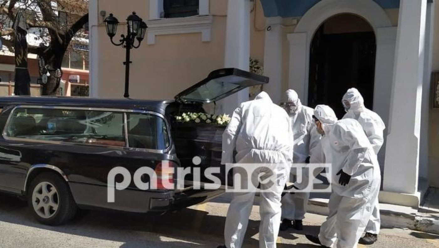 Σε κλίμα οδύνης το «αντίο» στο πρώτο θύμα του κορωνοϊού στην Ελλάδα