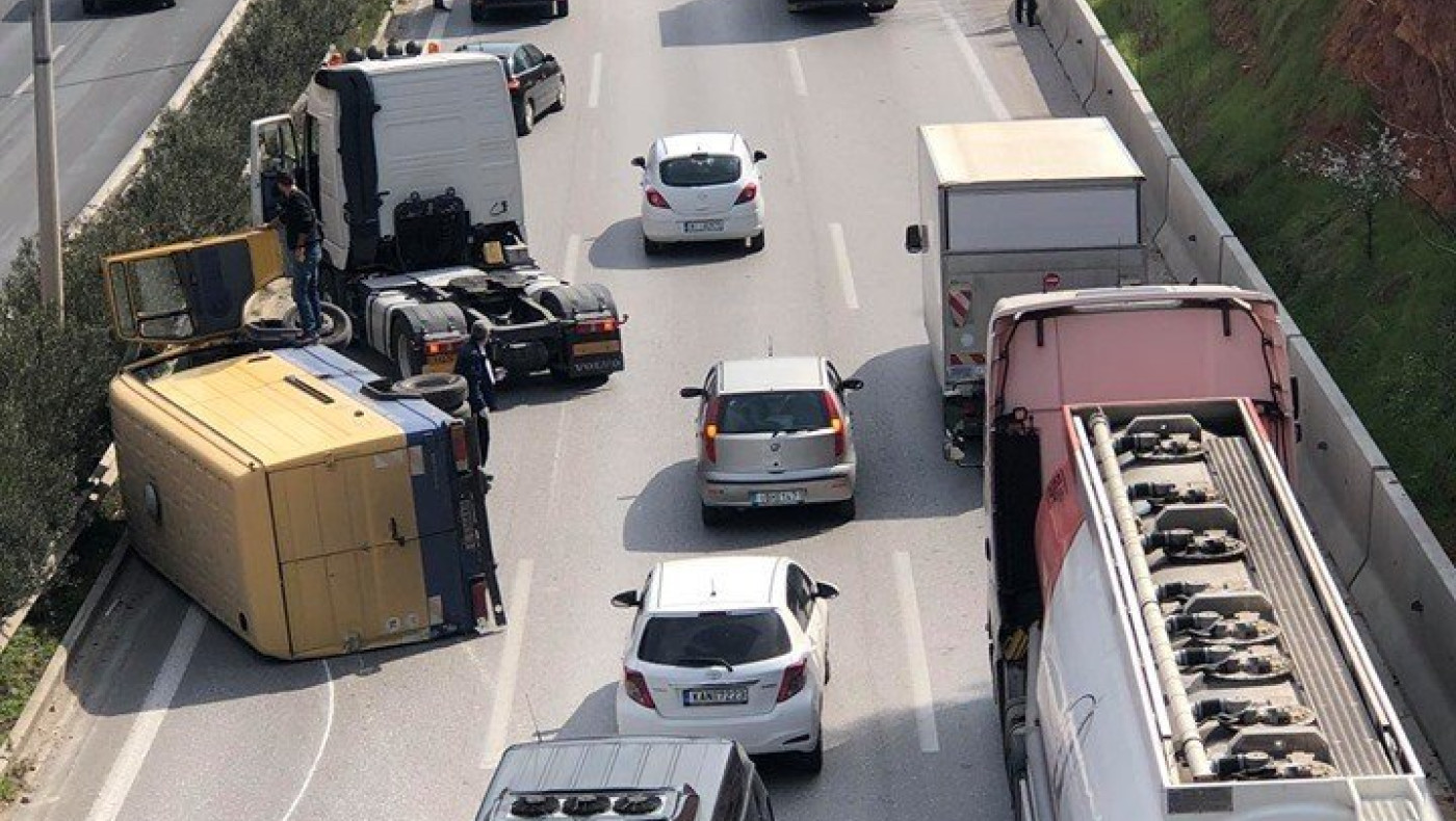 Ατύχημα και μποτιλιάρισμα στον Περιφερειακό