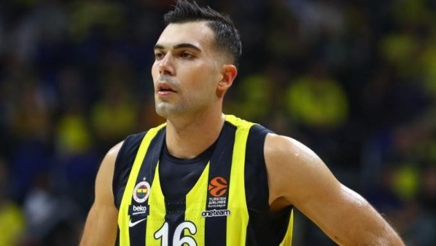 Κορωνοϊός: Θετικός στον ιό ο Σλούκας