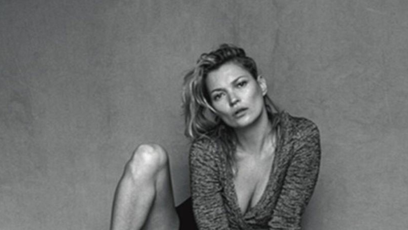 Ασπρόμαυρη και τόπλες η αγέραστη Kate Moss! (pics)