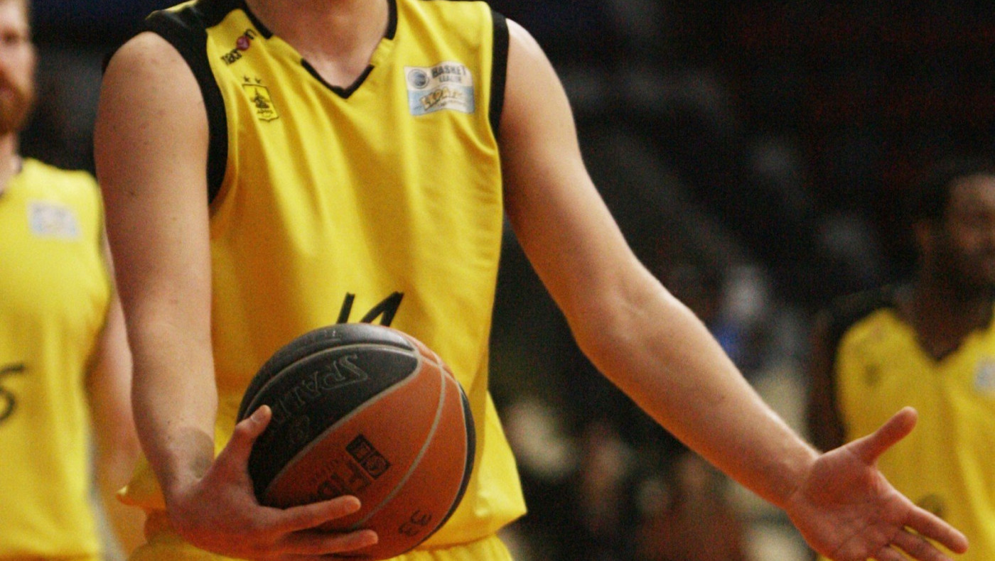 Υποχώρησε στην πίεση του Ολυμπιακού