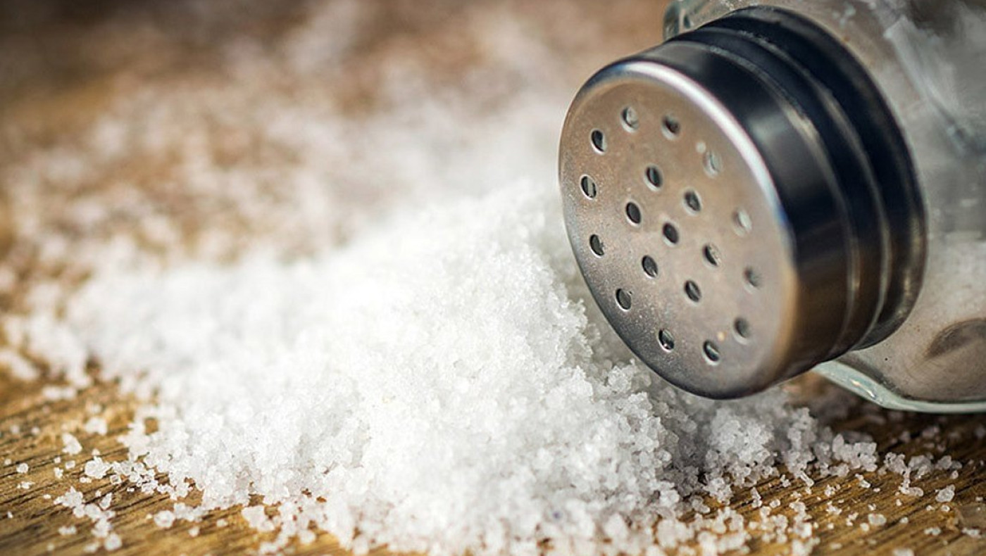 Πόσο μειώνετε τον κίνδυνο πρόωρου θανάτου αν σταματήσετε το αλάτι στο φαγητό