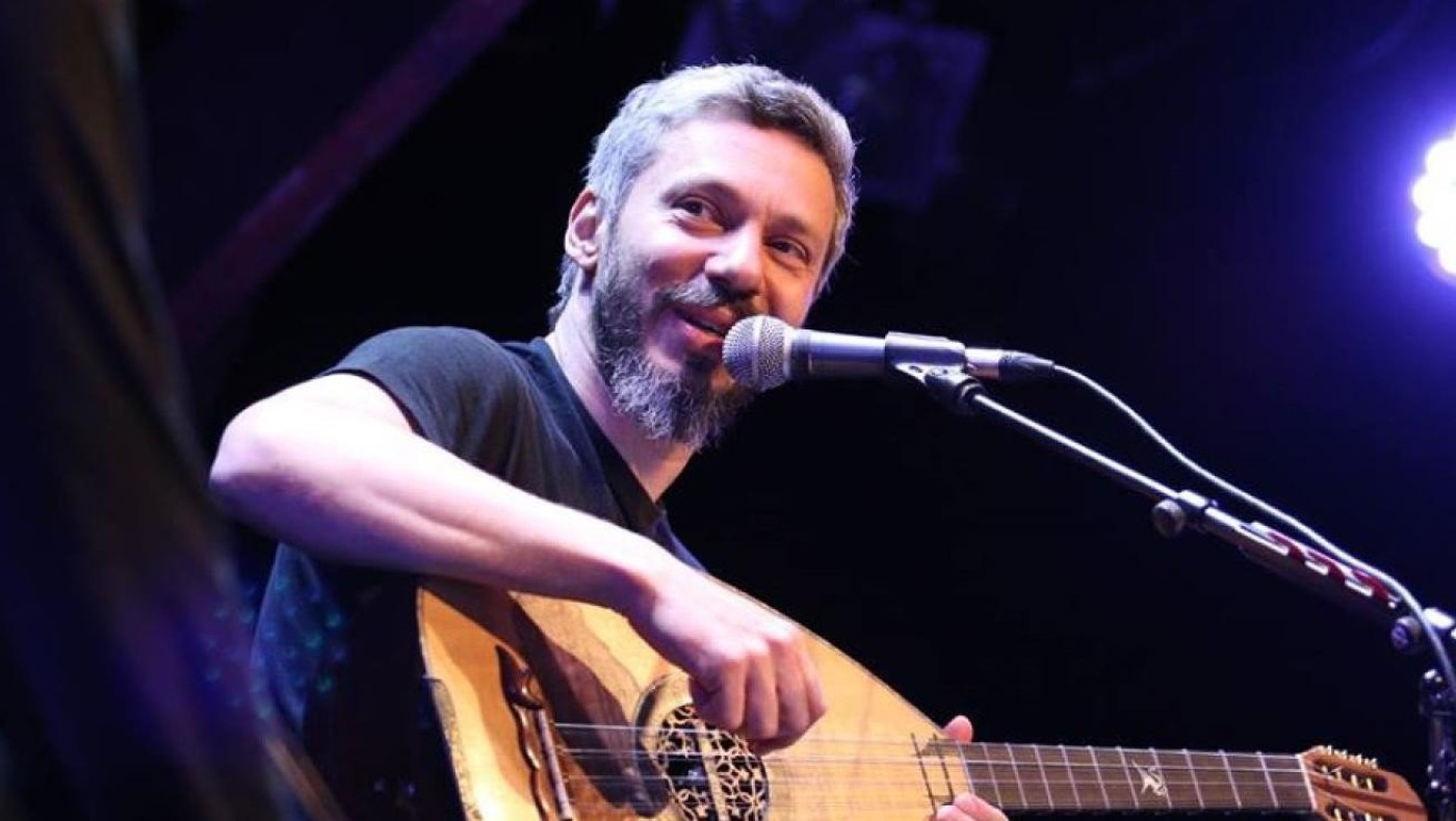 Αλκίνοος Ιωαννίδης: Τραγουδά με τις κόρες του «Μαζί Ξανά» για τον κορωνοϊό