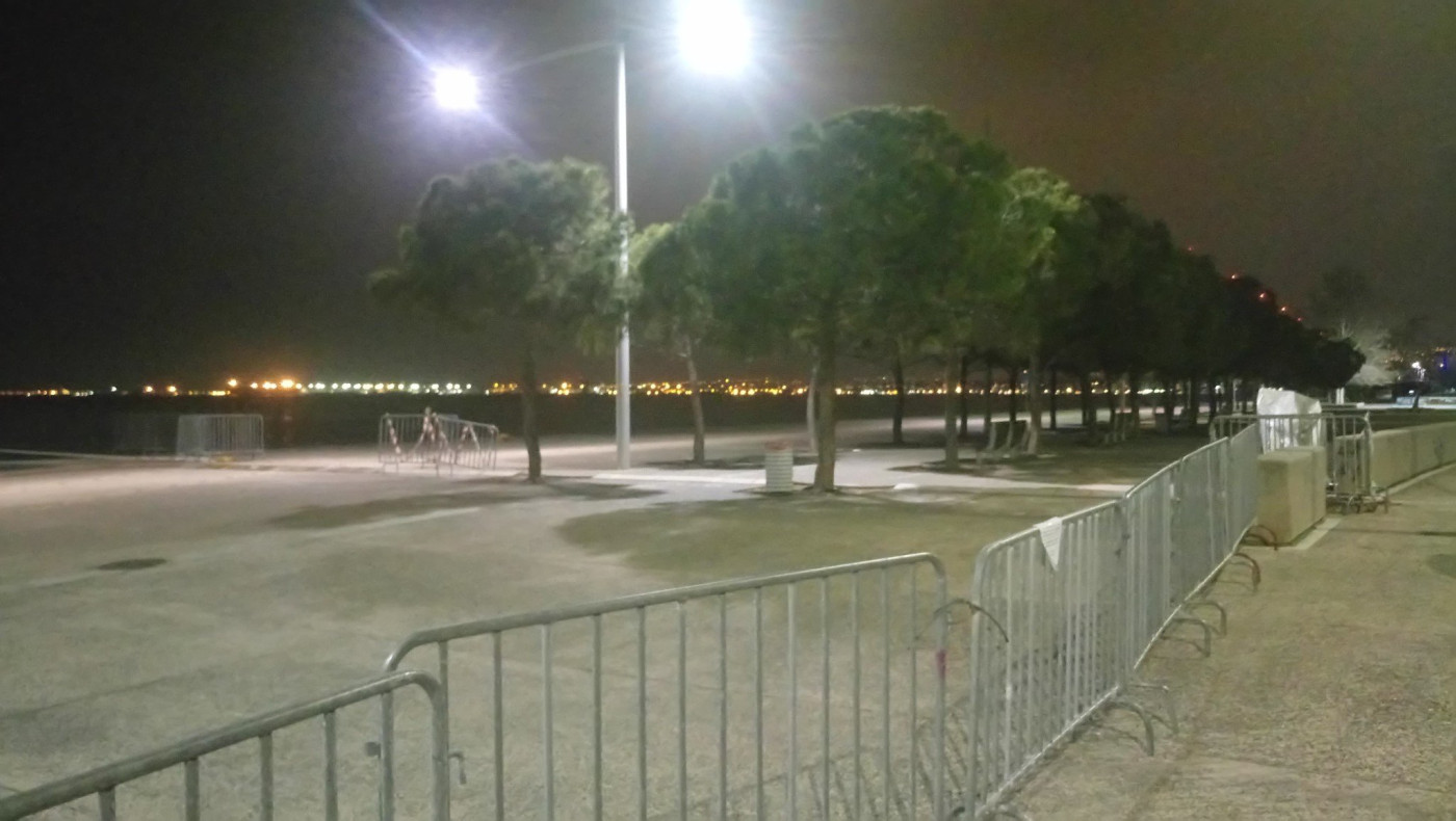 Αυτοψία Metrosport.gr στη βραδινή και άδεια Νέα Παραλία