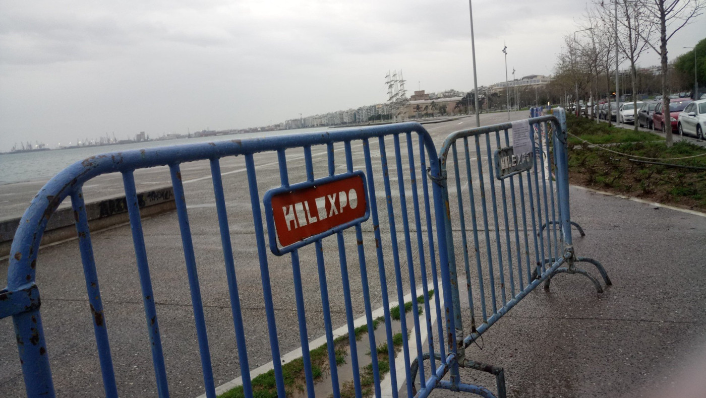 Δυο εβδομάδες καραντίνα, έρημη πόλη η βροχερή Θεσσαλονίκη
