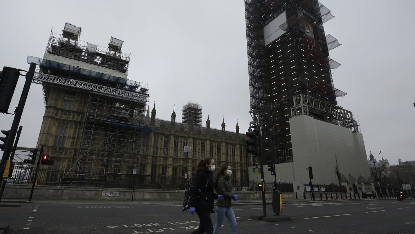 Στην Αγγλία καίνε κεραίες 5G γιατί πιστεύουν ότι εξαπλώνουν τον κορωνοϊό