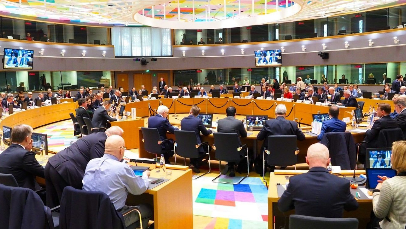 Συνεχείς σκληρές διαπραγματεύσεις στη Σύνοδο Κορυφής