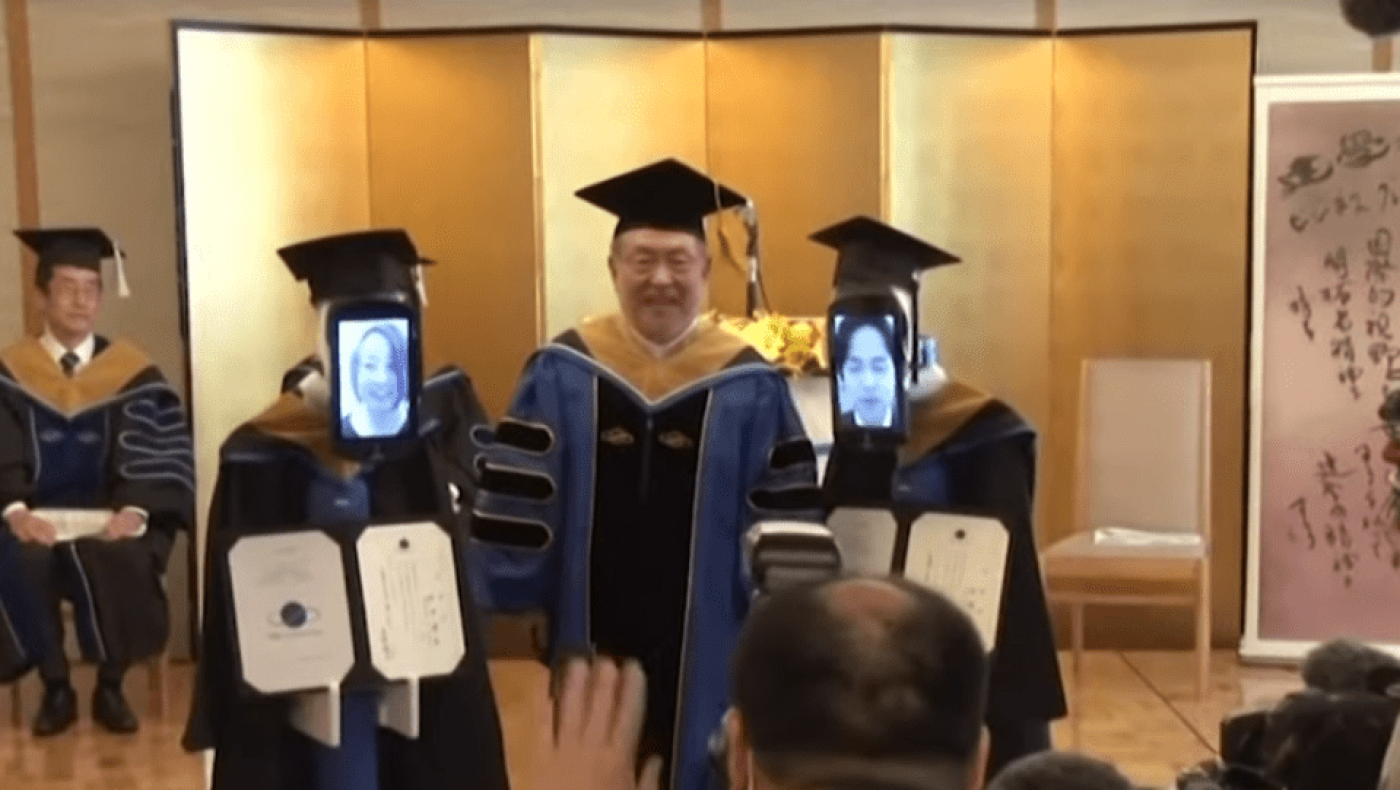 Ρομπότ αντικατέστησαν σπουδαστές σε τελετή αποφοίτησης στην Ιαπωνία!