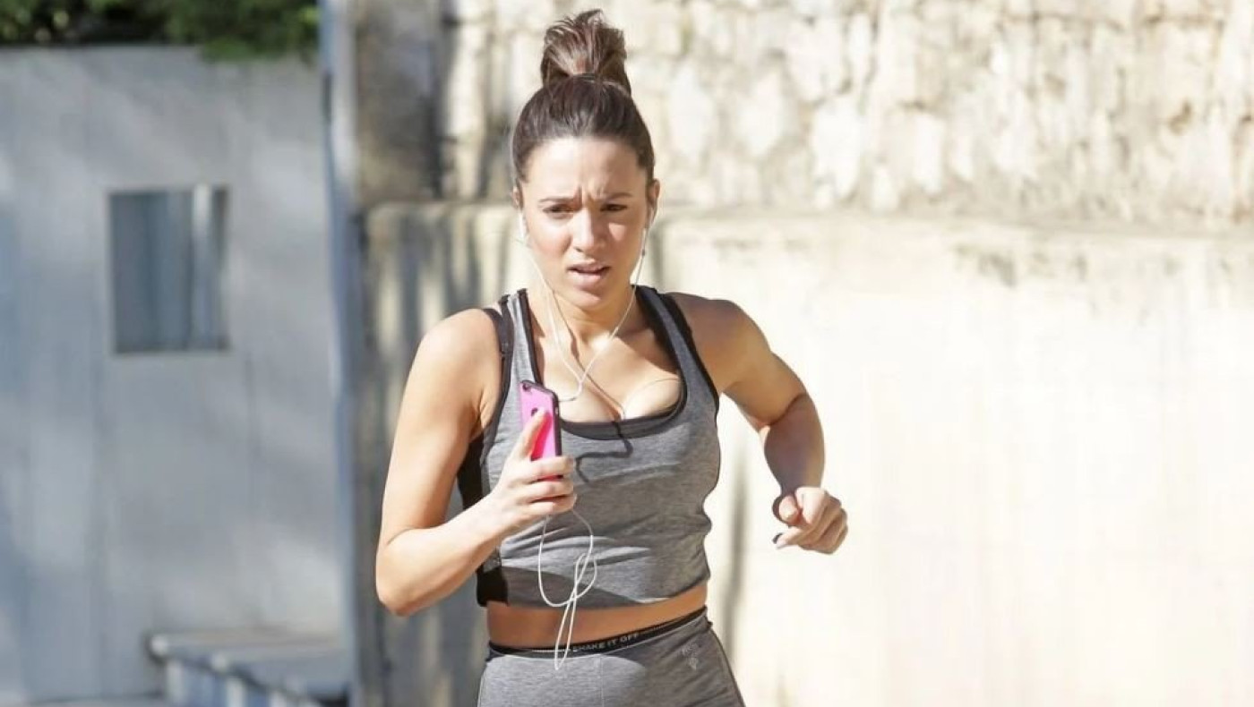 Αγωνία για την Καλομοίρα, πολύ κοντινό της πρόσωπο παλεύει με τον κορωνοϊό