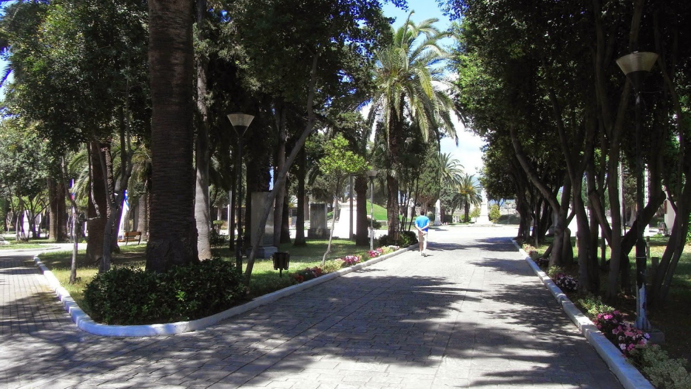 Οκτώ Αμερικανούς ξαπλωμένους στο γκαζόν εντόπισαν αστυνομικοί στο Μεσολόγγι