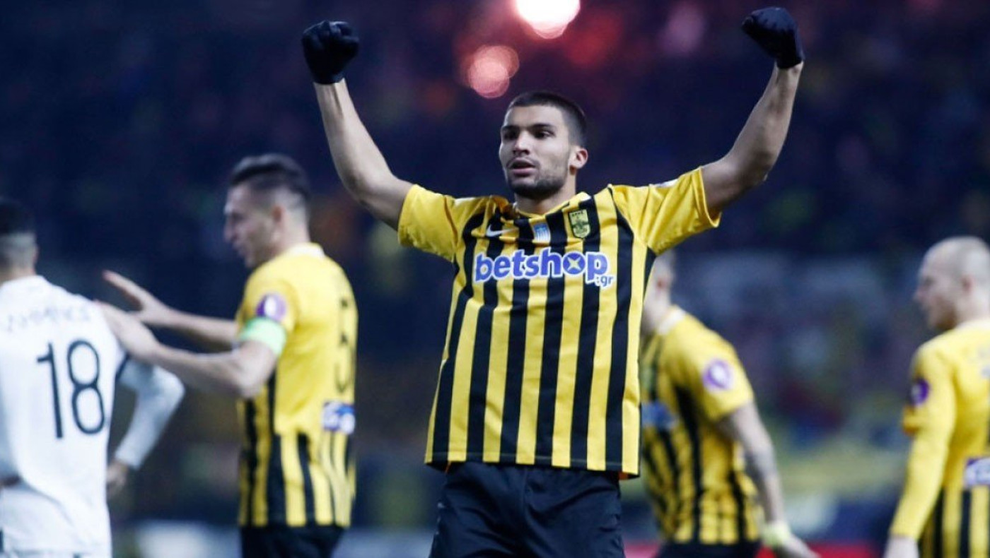 Η συνείδηση της οικογένειας Ροζ: Μάζεψε σκουπίδια από παραλία