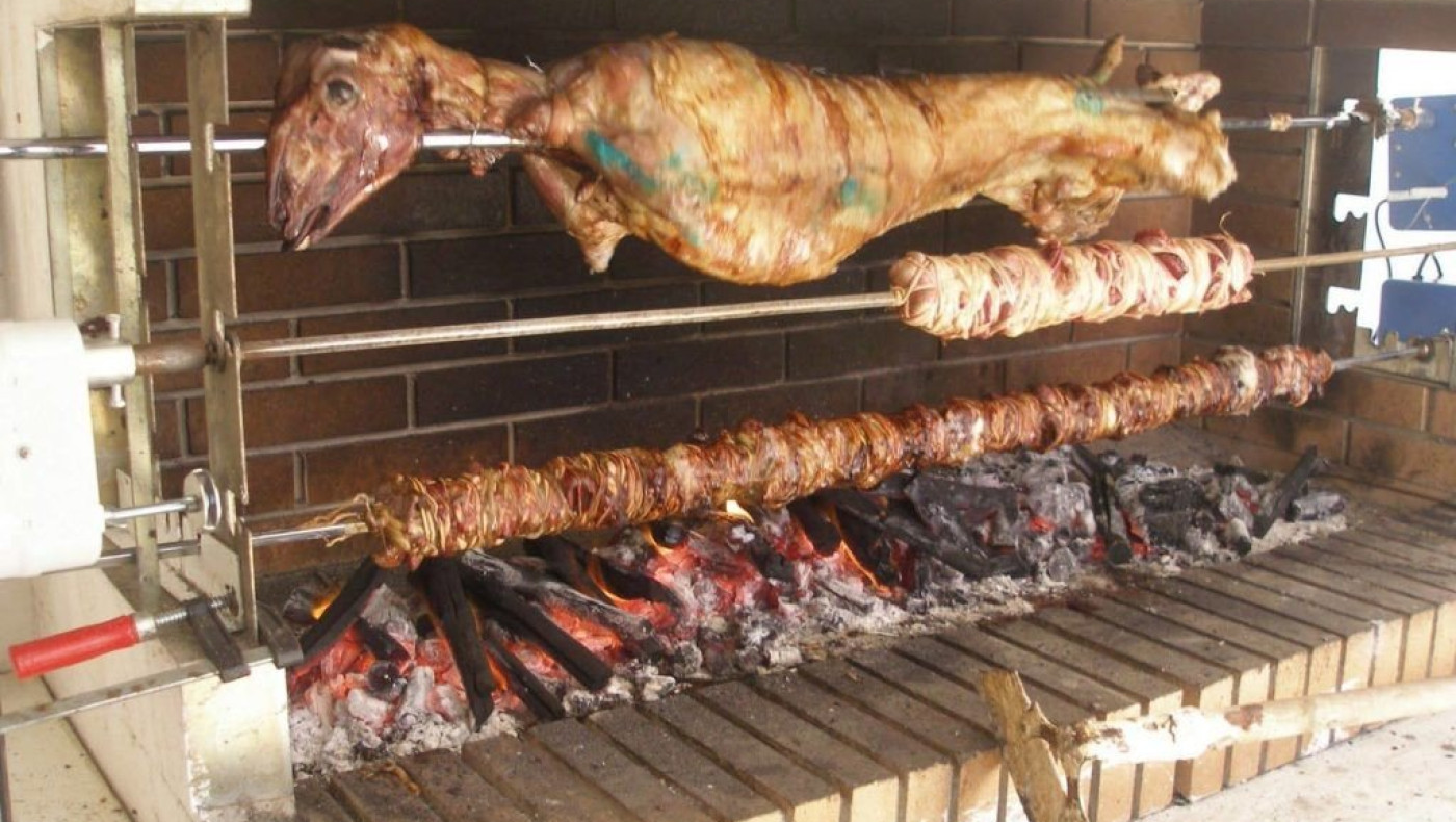 Τι ισχύει με το σούβλισμα, τι απαγορεύεται την Κυριακή του Πάσχα