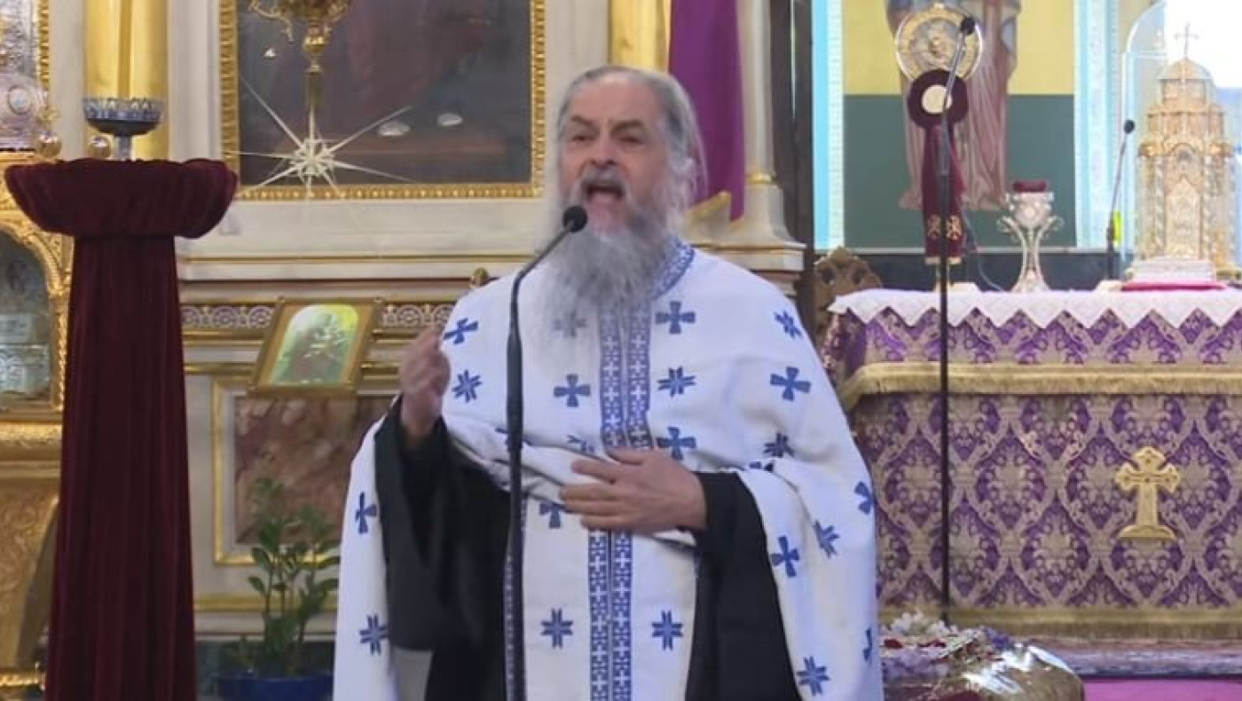 Ξέσπασμα ιερέα στην Αθήνα για τις κλειστές εκκλησίες: «Αίσχος!»