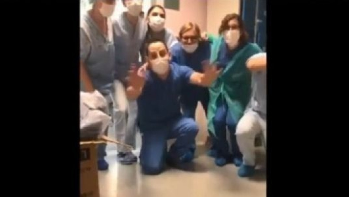 Εκλεισε ΜΕΘ σε νοσοκομείο στο Μιλάνο - Πανηγυρίζει το ιατρικό προσωπικό