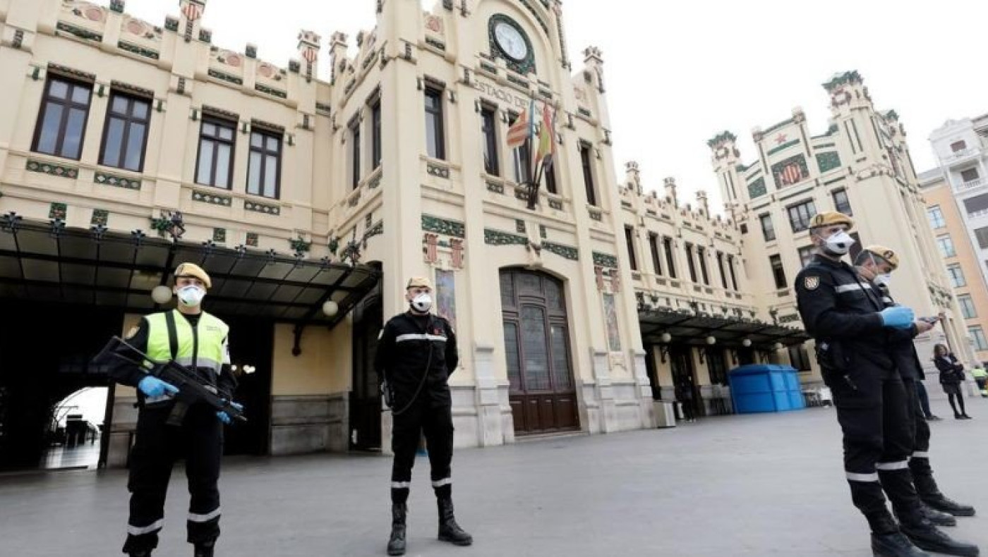 Μειώνονται οι νεκροί στην Ισπανία, 523 σε ένα 24ωρο